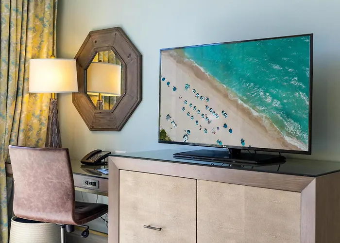 Lovely Deluxe Unit Located At Ritz Carlton - Key Biscayne!